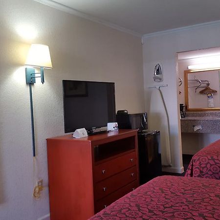 Days Inn By Wyndham Tallahassee-Government Center Extérieur photo